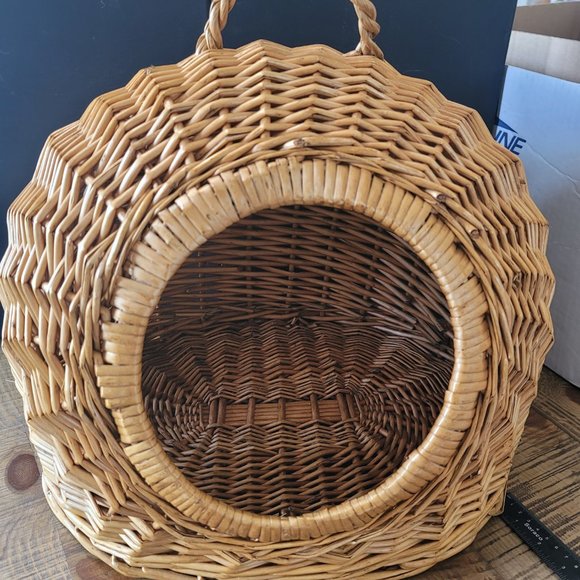 Other - Vintage wicker small animal bed
